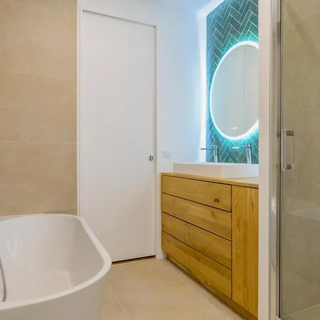 Apartment Center Colisee Paris
